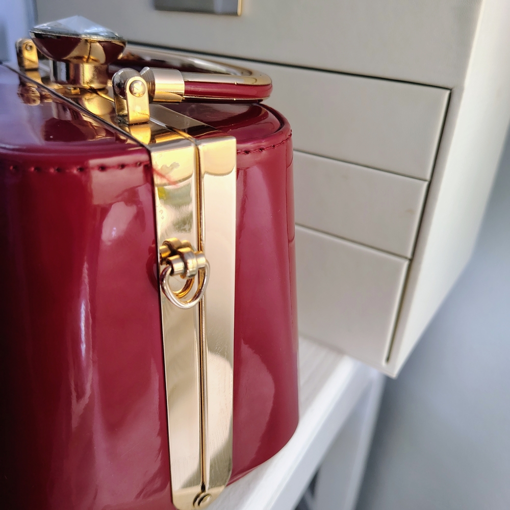 Elegant Red Box Clutch with Gold Accents - Picture 12 of 15